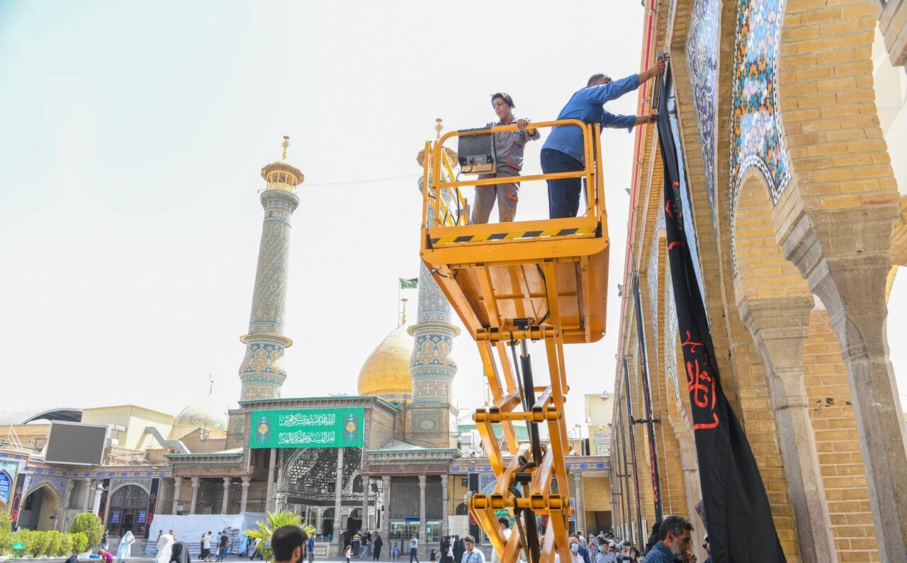 فیلم/ فضاسازی و سیاهپوشی حرم حضرت سیدالکریم(ع) به مناسبت ایام فاطمیه