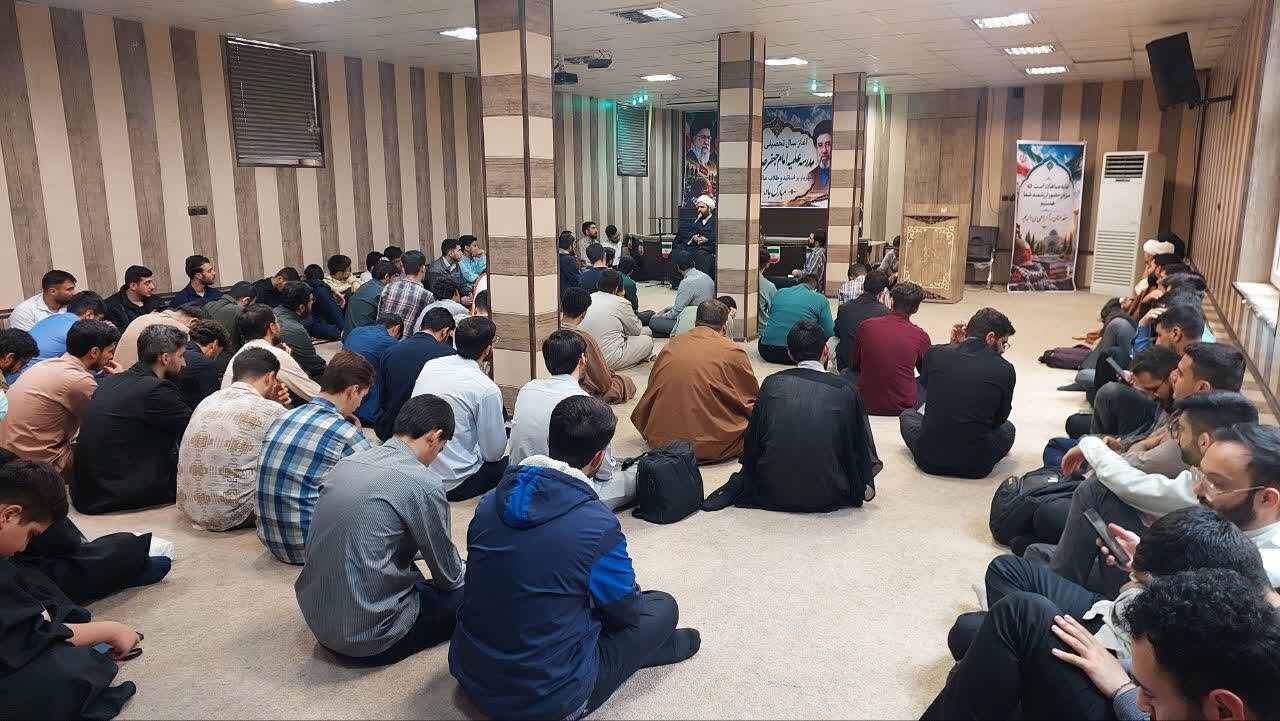 تصاویر/ برگزاری درس اخلاق در مدرسه علمیه امام جعفر صادق(ع) شهریار