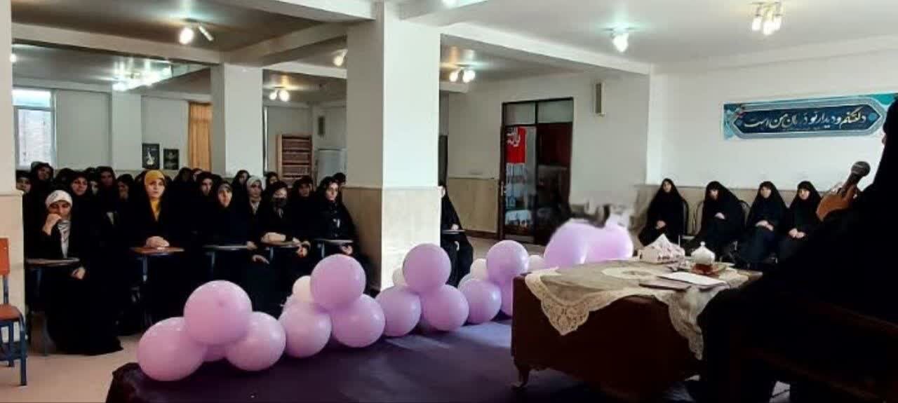 بیداری زن، زمینه‌ساز آگاهی و پویایی جامعه است