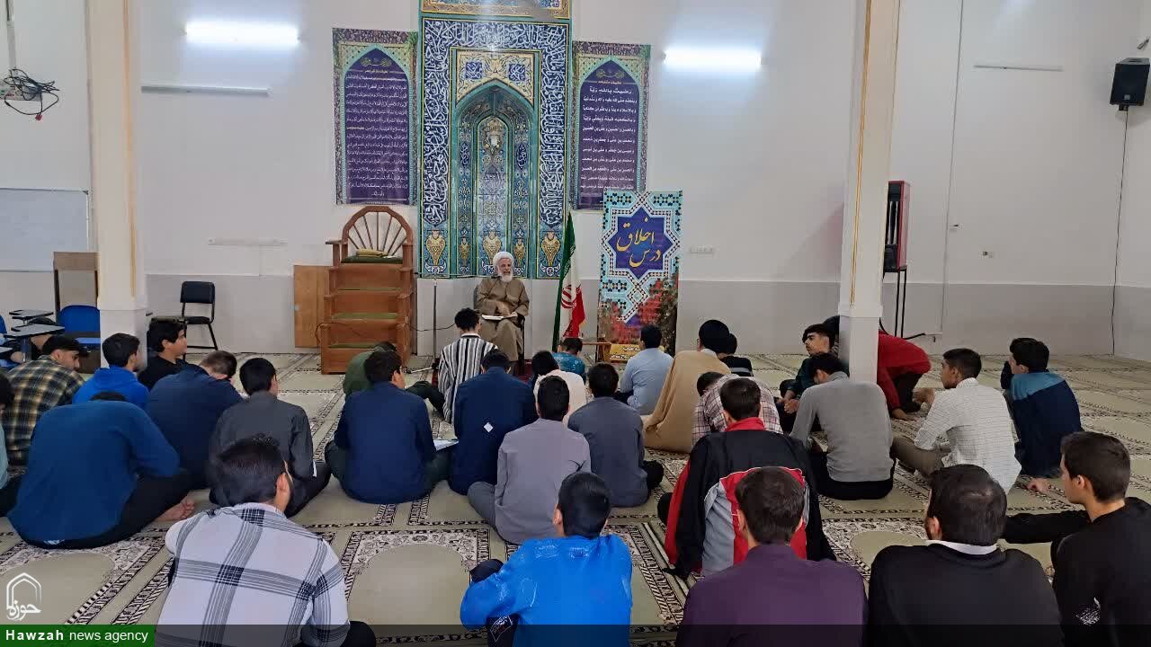 تصاویر / برگزاری نشست انگیزشی در مدرسه علمیه ولیعصر(عج)سامن