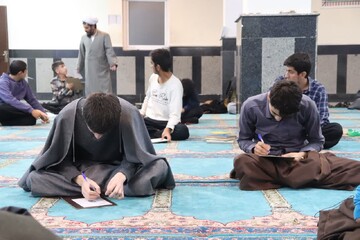 تصاویر/ برگزاری امتحانات هفتگی طلاب مدرسه علمیه شهید امام خامنه ای ارومیه