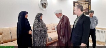 تجلیل امام جمعه اسدآباد از صبر و ایثار همسران شهدا و جانبازان+تصاویر