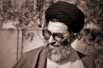خاطره‌ای از امام شهید؛ پاسخ شنیدنی راننده به طلبه‌ای درباره دلیل سه صلوات برای امام خمینی (ره)