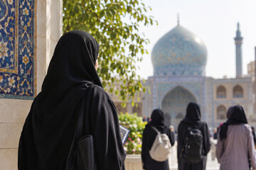 ضرورت بازخوانی گفتمان فرهنگی با محوریت کرامت زن