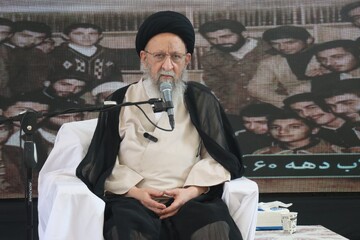 حوزه‌های علمیه  در عرصه‌های فکری جهانی حضور فعال داشته باشند