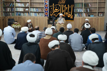 تصاویر/دیدار جمعی از اساتید و طلاب حوزه علمیه اراک با آیت‌الله اراکی