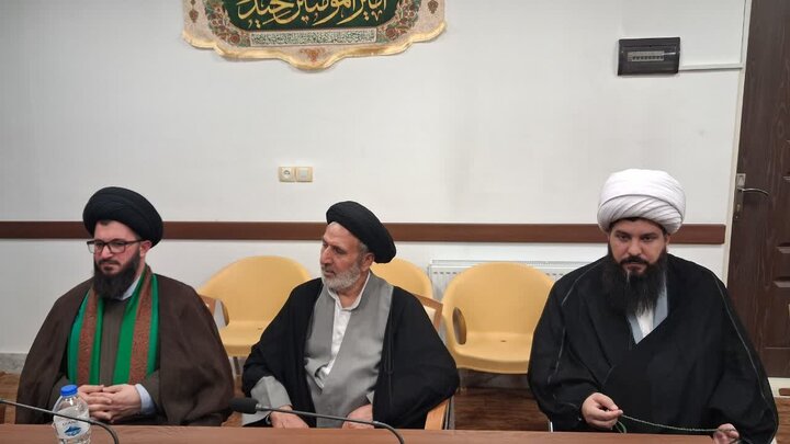 تصاویر /نشست امام جمعه آبیک با ائمه جماعات مساجد شهرستان آبیک