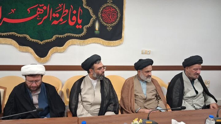 تصاویر /نشست امام جمعه آبیک با ائمه جماعات مساجد شهرستان آبیک