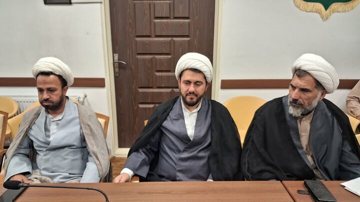 تصاویر /نشست امام جمعه آبیک با ائمه جماعات مساجد شهرستان آبیک