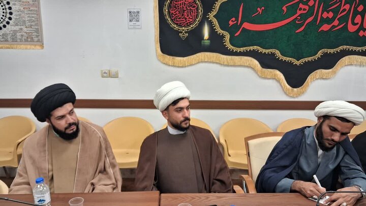 تصاویر /نشست امام جمعه آبیک با ائمه جماعات مساجد شهرستان آبیک