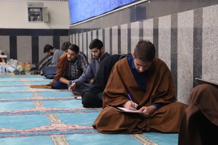 تصاویر/ رگزاری امتحانات هفتگی طلاب مدرسه علمیه شهید امام خامنه ای