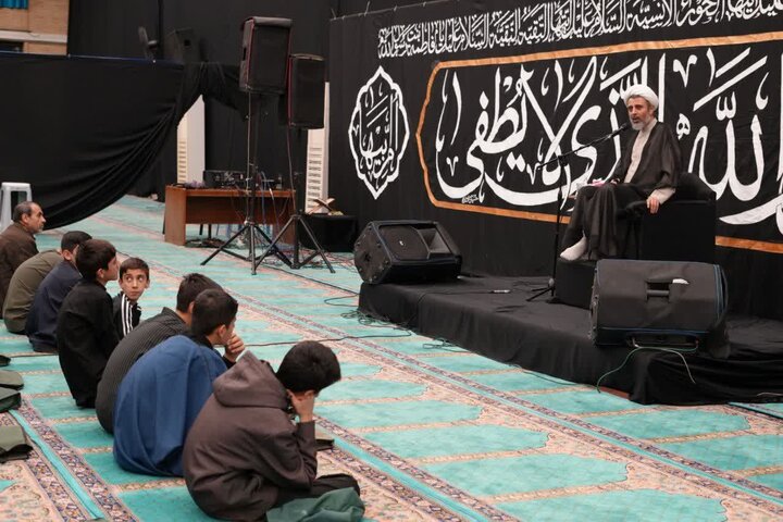 تصاویر/  مراسم عزاداری دهه اول فاطمیه در مصلای امام خمینی رحمه الله ارومیه
