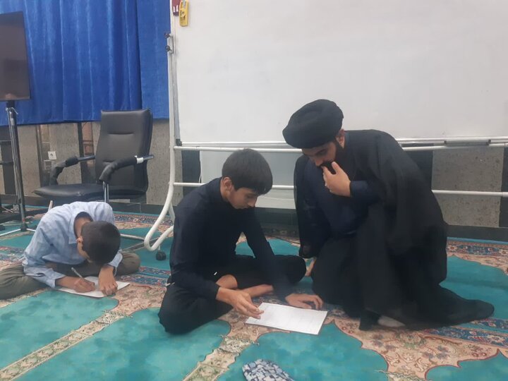 تصاویر/ برگزاری آزمون اختبار و تثبیت طلاب ورودی مدرسه علمیه شهید امام خامنه‌ای ارومیه