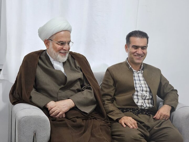 تصاویر/دیدار و سرکشی نماینده ولی‌فقیه در کردستان از علمای اهل سنت و خانواده شهید امین محمدی در روستای انجمنه