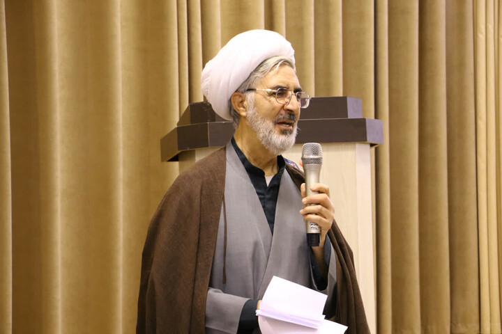 تصاویر| نشست هم اندیشی رئیس مرکز خدمات حوزه های علمیه با اعضای سازمان بسیج اساتید و نخبگان حوزه علمیه اصفهان