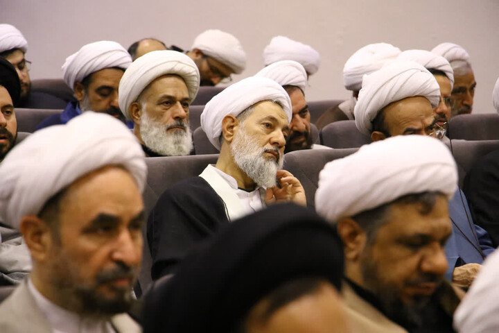 تصاویر| نشست هم اندیشی رئیس مرکز خدمات حوزه های علمیه با اعضای سازمان بسیج اساتید و نخبگان حوزه علمیه اصفهان