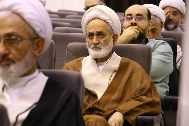 تصاویر| نشست هم اندیشی رئیس مرکز خدمات حوزه های علمیه با اعضای سازمان بسیج اساتید و نخبگان حوزه علمیه اصفهان
