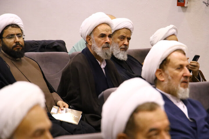 تصاویر| نشست هم اندیشی رئیس مرکز خدمات حوزه های علمیه با اعضای سازمان بسیج اساتید و نخبگان حوزه علمیه اصفهان