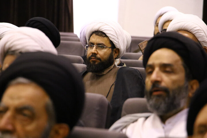 تصاویر| نشست هم اندیشی رئیس مرکز خدمات حوزه های علمیه با اعضای سازمان بسیج اساتید و نخبگان حوزه علمیه اصفهان