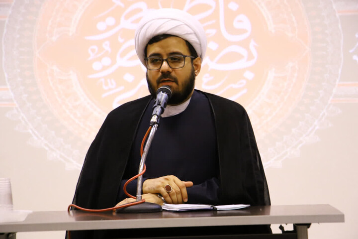 تصاویر| نشست هم اندیشی رئیس مرکز خدمات حوزه های علمیه با اعضای سازمان بسیج اساتید و نخبگان حوزه علمیه اصفهان