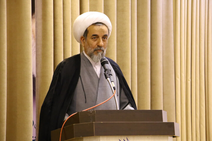 تصاویر| نشست هم اندیشی رئیس مرکز خدمات حوزه های علمیه با اعضای سازمان بسیج اساتید و نخبگان حوزه علمیه اصفهان