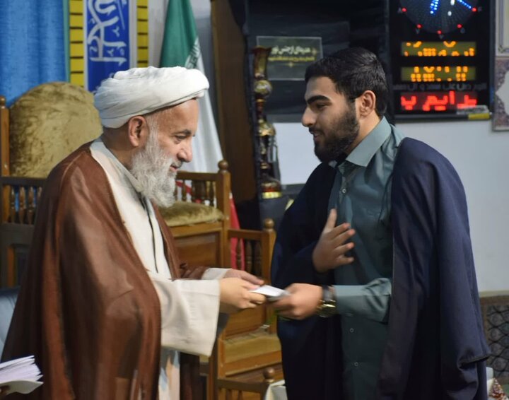 تصاویر / تجلیل از طلاب ممتاز سال گذشته در مدرسه علمیه خاتم الانبیاء (ص) بابل
