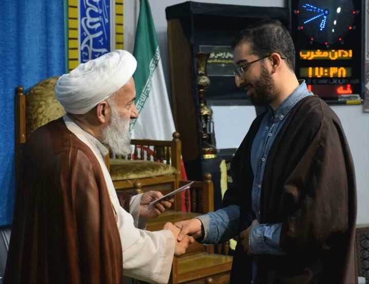 تصاویر / تجلیل از طلاب ممتاز سال گذشته در مدرسه علمیه خاتم الانبیاء (ص) بابل