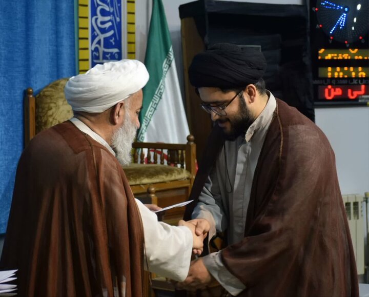 تصاویر / تجلیل از طلاب ممتاز سال گذشته در مدرسه علمیه خاتم الانبیاء (ص) بابل
