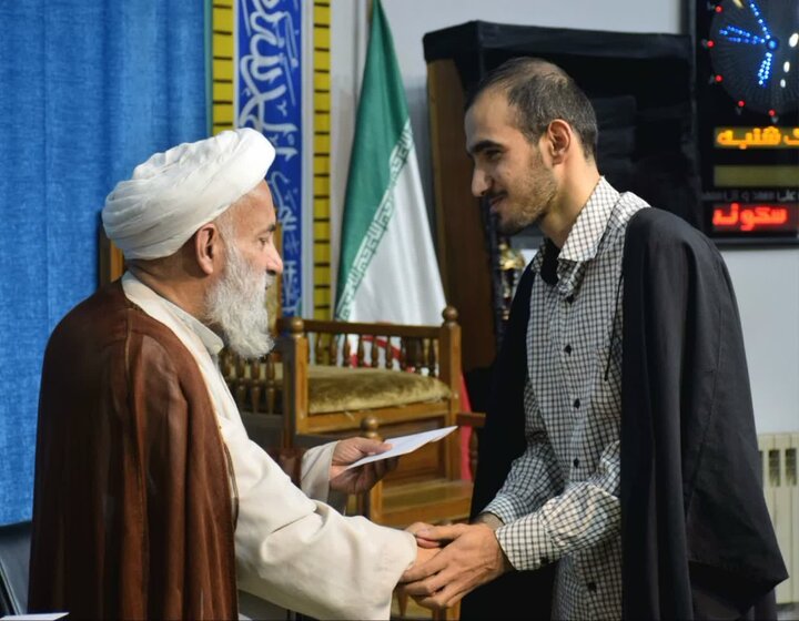 تصاویر / تجلیل از طلاب ممتاز سال گذشته در مدرسه علمیه خاتم الانبیاء (ص) بابل