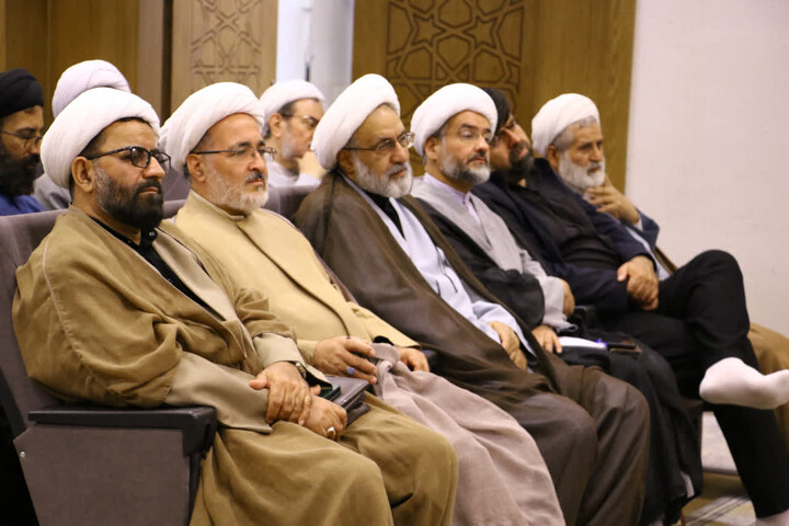 تصاویر| نشست مدیران مدارس علمیه اصفها با رئیس مرکز خدمات حوزه های علمیه کشور