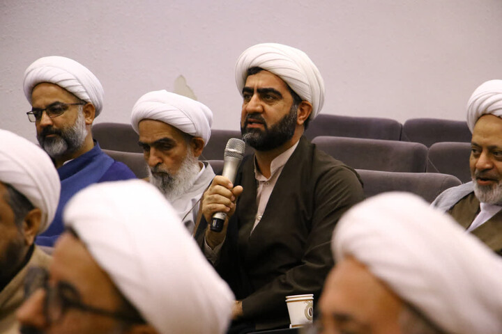 تصاویر| نشست مدیران مدارس علمیه اصفها با رئیس مرکز خدمات حوزه های علمیه کشور