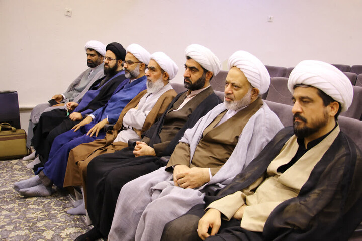 تصاویر| نشست مدیران مدارس علمیه اصفها با رئیس مرکز خدمات حوزه های علمیه کشور