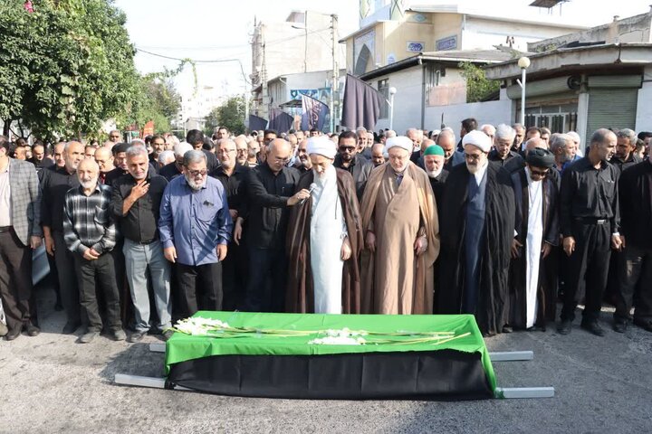 تصاویر/  اقامه نماز و تشییع پیکر جانباز و رزمنده دفاع مقدس در بهشهر، با حضور نماینده ولی‌فقیه مازندران