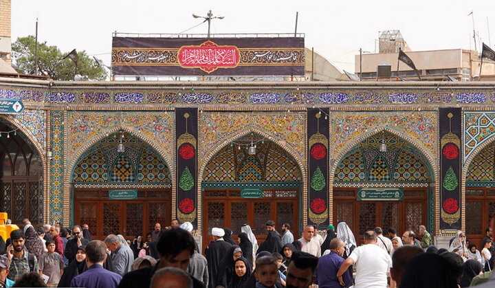 حرم بانوی کرامت سیاهپوش عزای مادر سادات شد