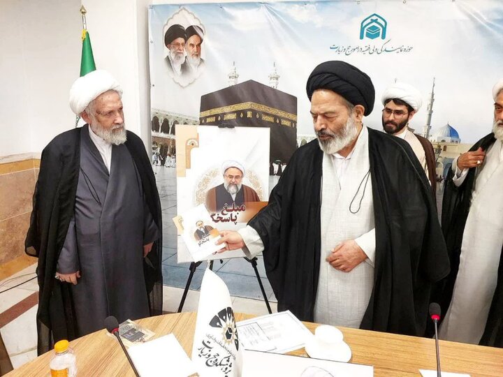 تصاویر/ رونمایی از یادنامه آیت‌الله ظهیری با عنوان «مبلغ پاسخگو»