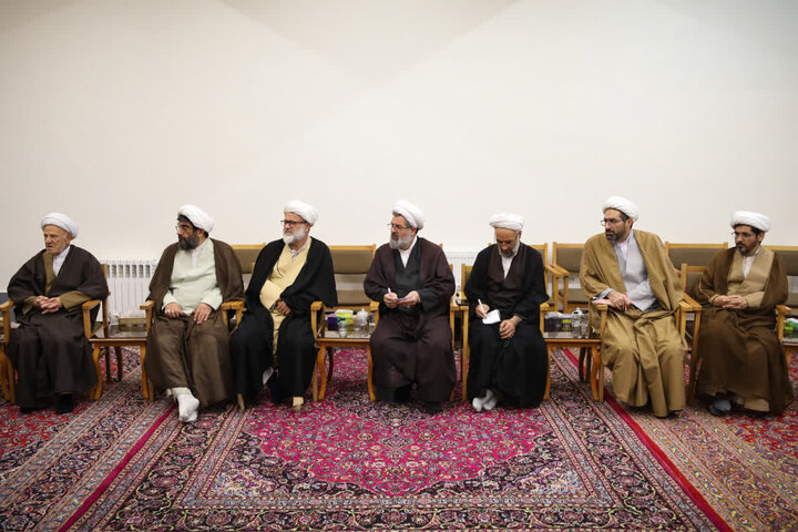 تصاویر / دیدار امام جمعه قزوین با علما وروحانیون استان زنجان