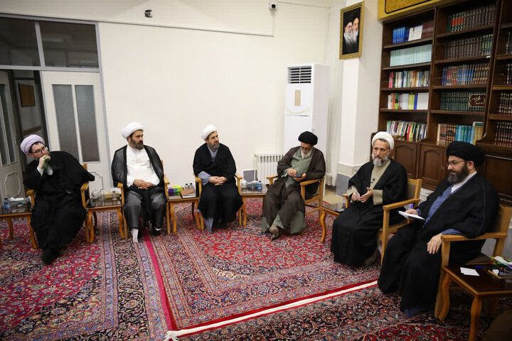 تصاویر / دیدار امام جمعه قزوین با علما وروحانیون استان زنجان