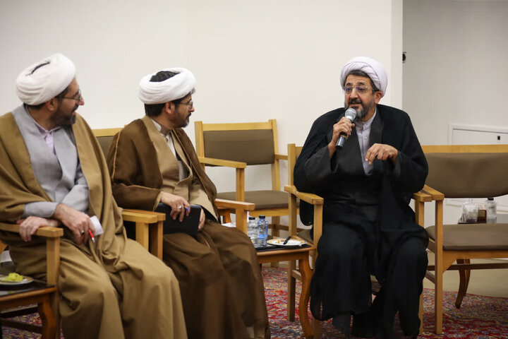 تصاویر / دیدار امام جمعه قزوین با علما وروحانیون استان زنجان