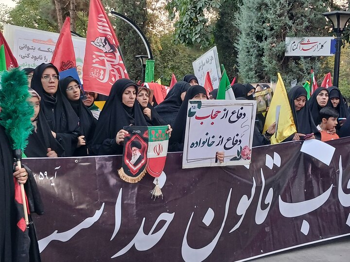 تصاویر/ اجتماع بانوان مشهدی در دفاع از حمایت از حجاب بانوان کشور آذربایجان