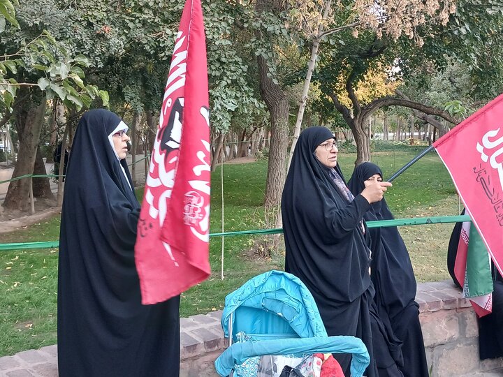 تصاویر/ اجتماع بانوان مشهدی در دفاع از حمایت از حجاب بانوان کشور آذربایجان