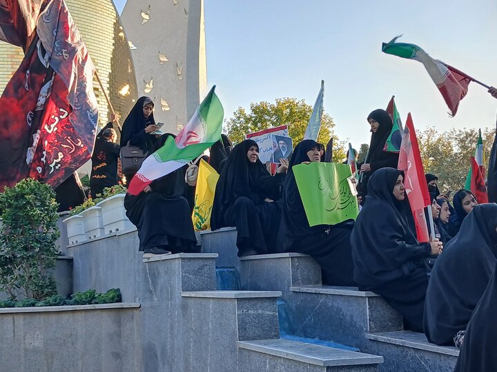 تصاویر/ اجتماع بانوان مشهدی در دفاع از حمایت از حجاب بانوان کشور آذربایجان