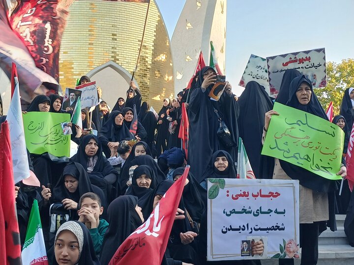 تصاویر/ اجتماع بانوان مشهدی در دفاع از حمایت از حجاب بانوان کشور آذربایجان