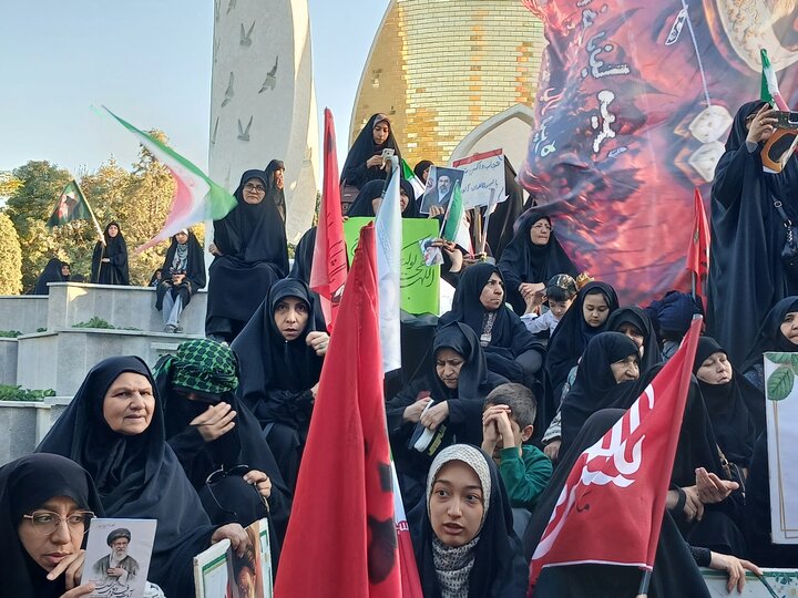 تصاویر/ اجتماع بانوان مشهدی در دفاع از حمایت از حجاب بانوان کشور آذربایجان