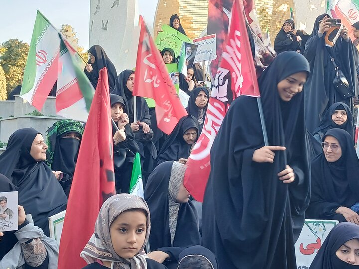 تصاویر/ اجتماع بانوان مشهدی در دفاع از حمایت از حجاب بانوان کشور آذربایجان