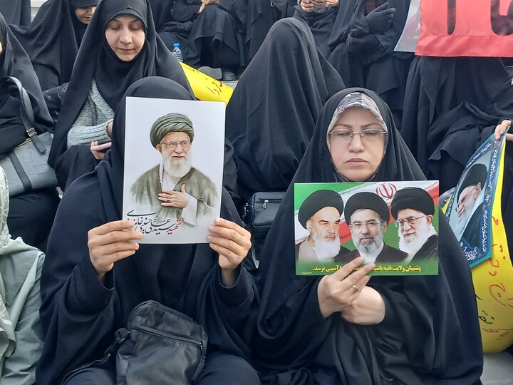 تصاویر/ اجتماع بانوان مشهدی در دفاع از حمایت از حجاب بانوان کشور آذربایجان
