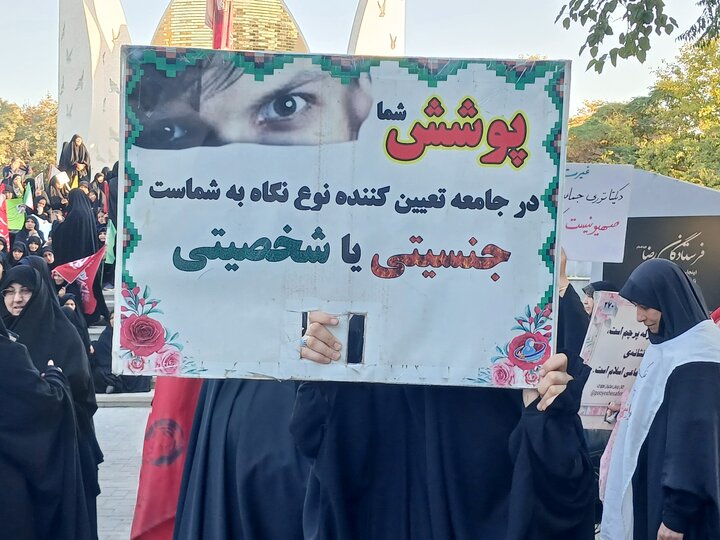 تصاویر/ اجتماع بانوان مشهدی در دفاع از حمایت از حجاب بانوان کشور آذربایجان