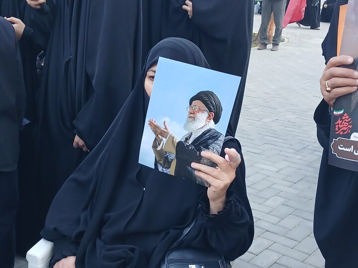 تصاویر/ اجتماع بانوان مشهدی در دفاع از حمایت از حجاب بانوان کشور آذربایجان