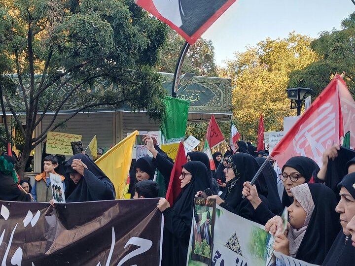 تصاویر/ اجتماع بانوان مشهدی در دفاع از حمایت از حجاب بانوان کشور آذربایجان