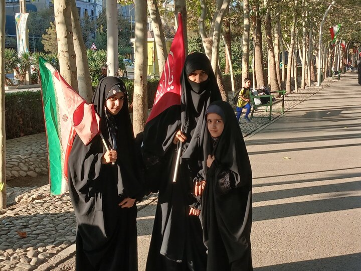 تصاویر/ اجتماع بانوان مشهدی در دفاع از حمایت از حجاب بانوان کشور آذربایجان