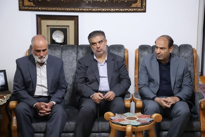 تصاویر/دیدار رئیس سازمان صداوسیما با خانواده شهید والامقام «احمد عابدی»